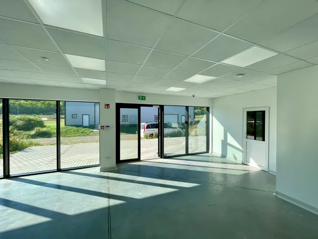 Kiadó kereskedelmi és ipari ingatlan Bag 1160 nm