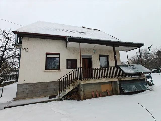 Eladó ház Pécel 132 nm