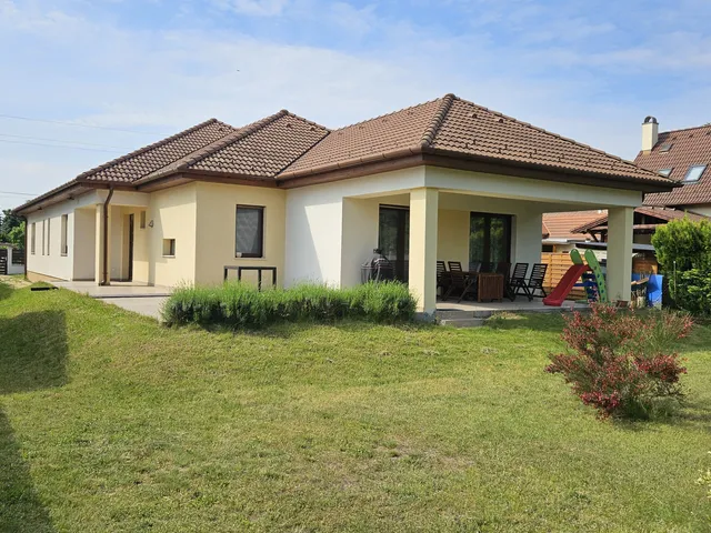 Eladó ház Gödöllő, Alvég 180 nm