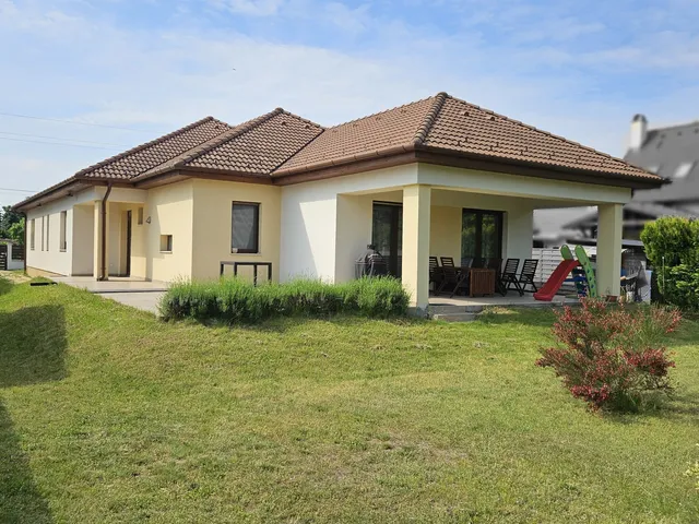 Eladó ház Gödöllő, Alvég 221 nm