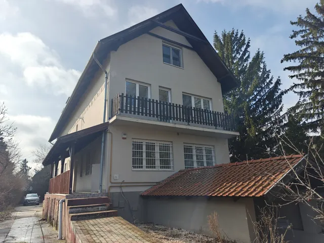 Eladó ház Budapest XV. kerület 500 nm