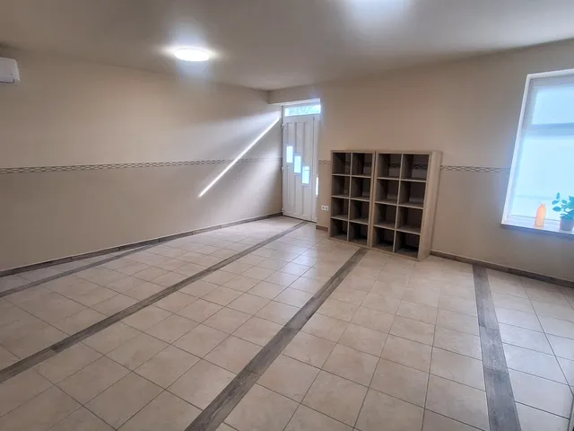 Eladó kereskedelmi és ipari ingatlan Gödöllő 106 nm