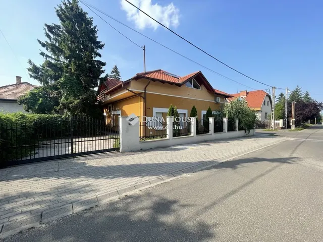 Eladó ház Budapest XVII. kerület 350 nm