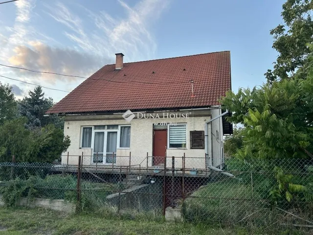 Eladó ház Besnyő 194 nm