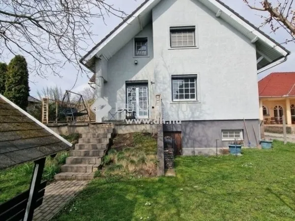 Eladó ház Martonvásár 230 nm