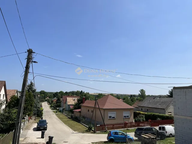 Eladó telek Baracska 570 nm