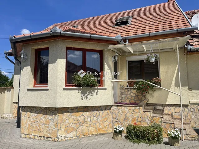 Eladó kereskedelmi és ipari ingatlan Ceglédbercel 150 nm