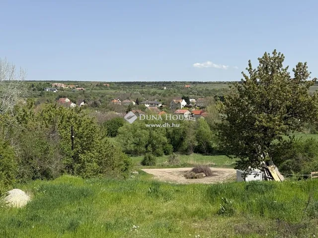 Eladó telek Sóskút 898 nm