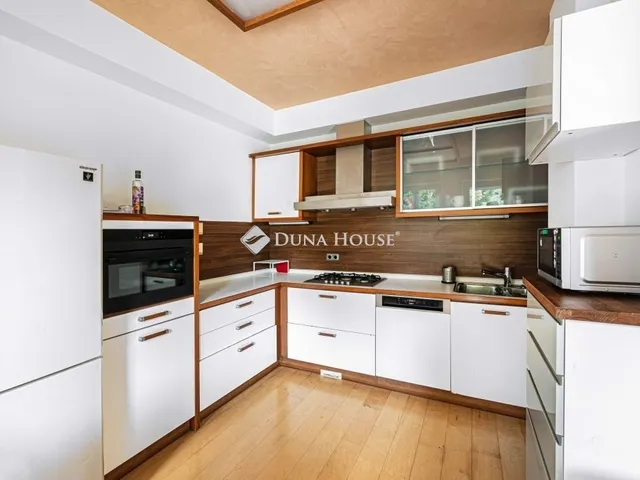 Eladó ház Budapest III. kerület 196 nm