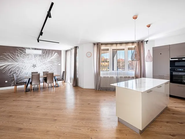 Eladó ház Pécel, Kelő lakópark 200 nm