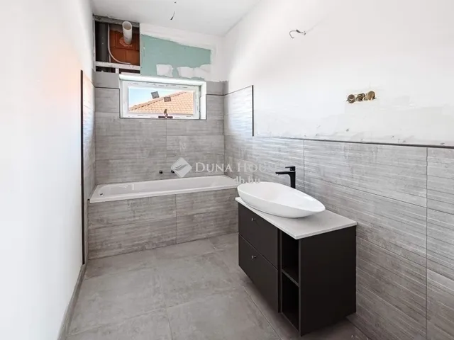 Eladó ház Pécel, Kelő lakópark 200 nm