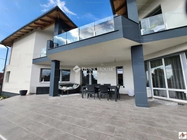 Eladó ház Pécel, Kelő lakópark 200 nm