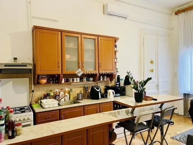 Eladó lakás Budapest VI. kerület, Nagykörúton belüli terület 75 nm