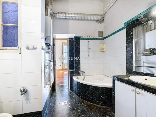 Eladó lakás Budapest I. kerület 140 nm