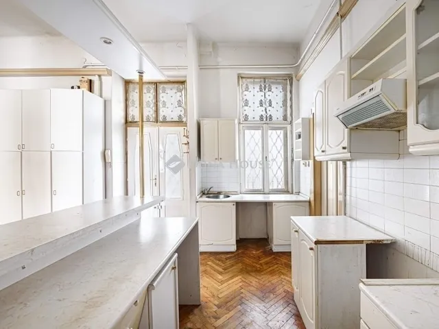 Eladó lakás Budapest I. kerület 140 nm