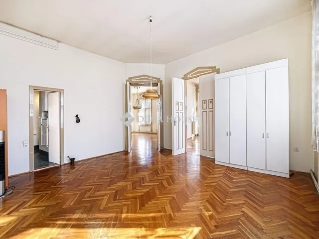 Eladó lakás Budapest I. kerület 140 nm