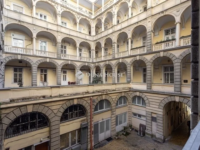 Eladó lakás Budapest V. kerület 73 nm