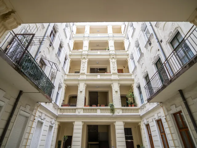 Eladó lakás Budapest VI. kerület, Vörösmarty utca 77 nm