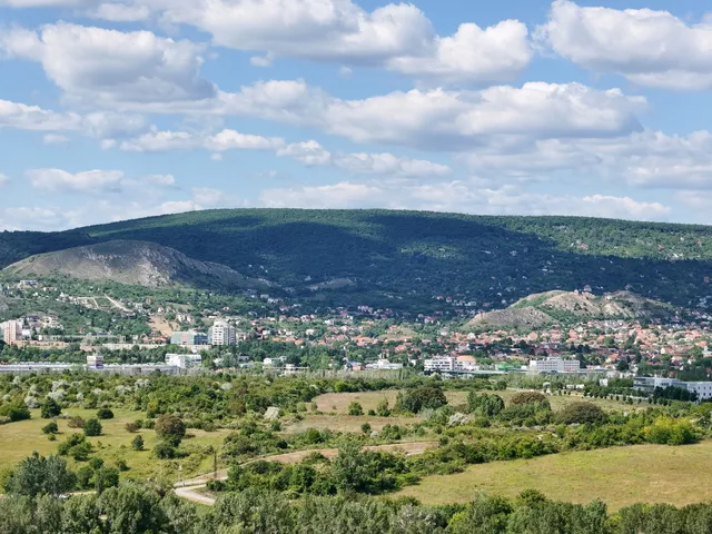 Eladó telek Törökbálint 2074 nm