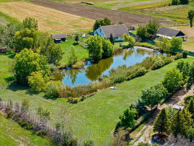 Eladó kereskedelmi és ipari ingatlan Kenderes, Kunhegyesi út 420 nm