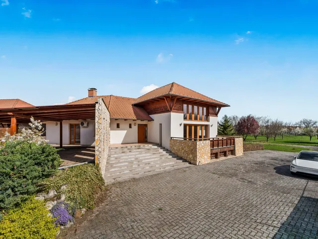 Eladó ház Hatvan 580 nm