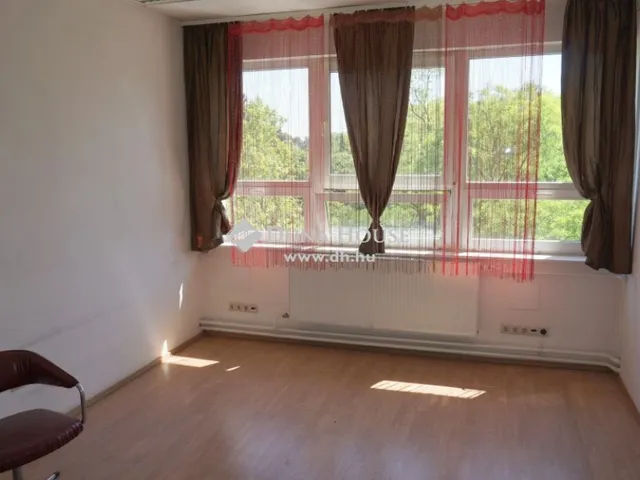 Eladó kereskedelmi és ipari ingatlan Zalaegerszeg, Belváros 200 nm