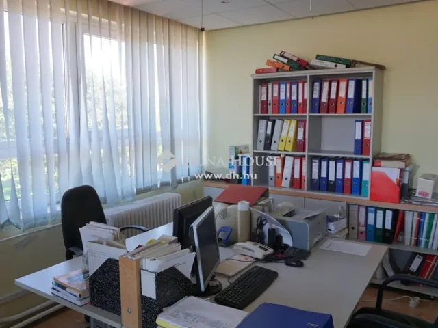 Eladó kereskedelmi és ipari ingatlan Zalaegerszeg, Belváros 200 nm