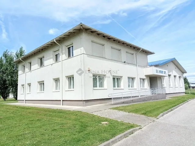 Eladó kereskedelmi és ipari ingatlan Zalaegerszeg 1710 nm