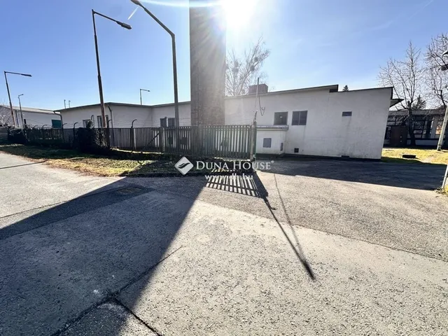 Kiadó kereskedelmi és ipari ingatlan Zalaegerszeg, Páterdomb 341 nm