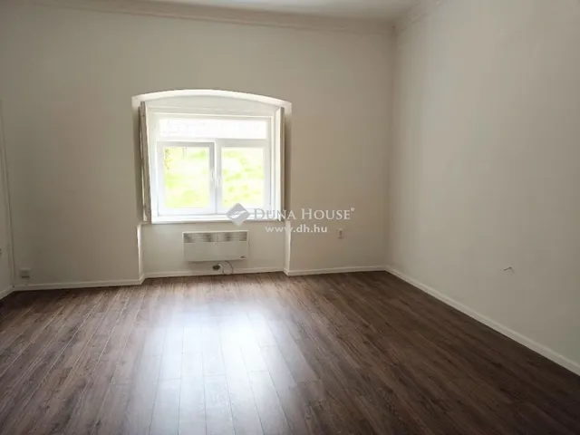 Eladó ház Söjtör 250 nm