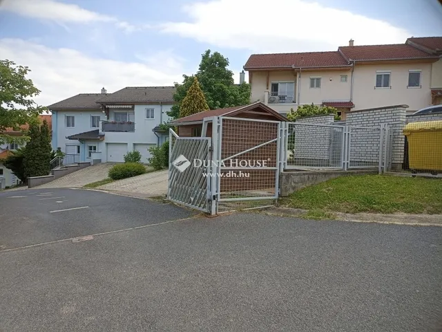 Eladó lakás Teskánd 96 nm