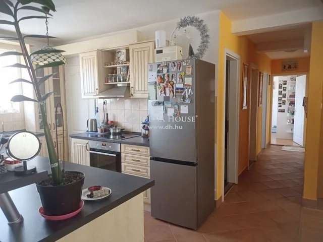 Eladó lakás Teskánd 96 nm