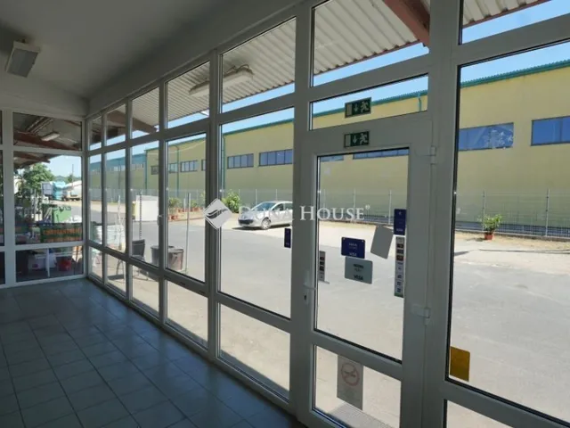 Kiadó kereskedelmi és ipari ingatlan Zalaegerszeg, Belváros 447 nm