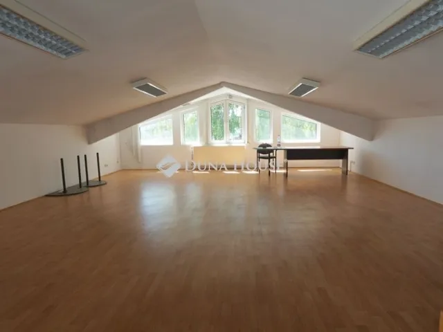 Kiadó kereskedelmi és ipari ingatlan Zalaegerszeg, Belváros 447 nm