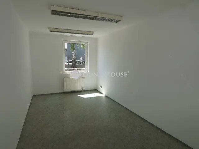 Kiadó kereskedelmi és ipari ingatlan Zalaegerszeg, Belváros 447 nm