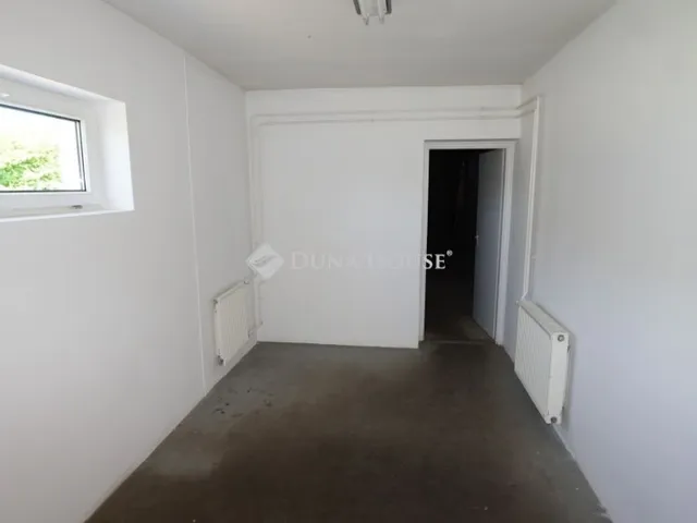 Kiadó kereskedelmi és ipari ingatlan Zalaegerszeg, Belváros 447 nm