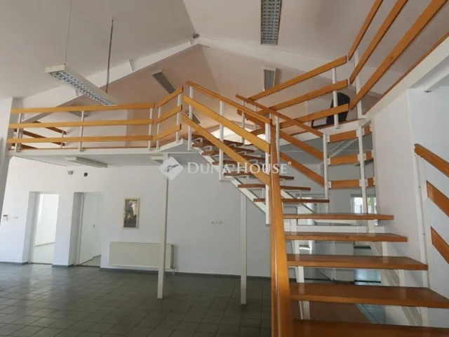 Kiadó kereskedelmi és ipari ingatlan Zalaegerszeg, Belváros 447 nm