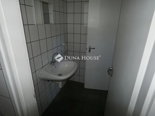 Kiadó kereskedelmi és ipari ingatlan Zalaegerszeg, Belváros 447 nm