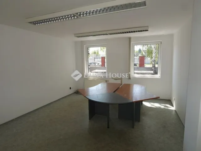 Kiadó kereskedelmi és ipari ingatlan Zalaegerszeg, Belváros 447 nm