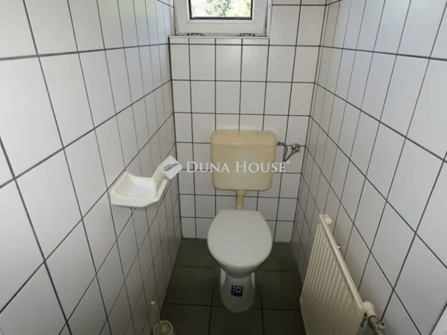 Kiadó kereskedelmi és ipari ingatlan Zalaegerszeg, Belváros 447 nm