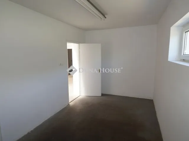 Kiadó kereskedelmi és ipari ingatlan Zalaegerszeg, Belváros 447 nm