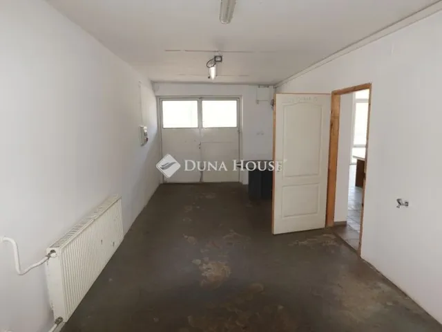 Kiadó kereskedelmi és ipari ingatlan Zalaegerszeg, Belváros 447 nm