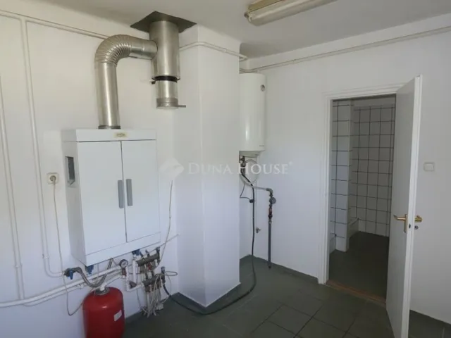 Kiadó kereskedelmi és ipari ingatlan Zalaegerszeg, Belváros 447 nm