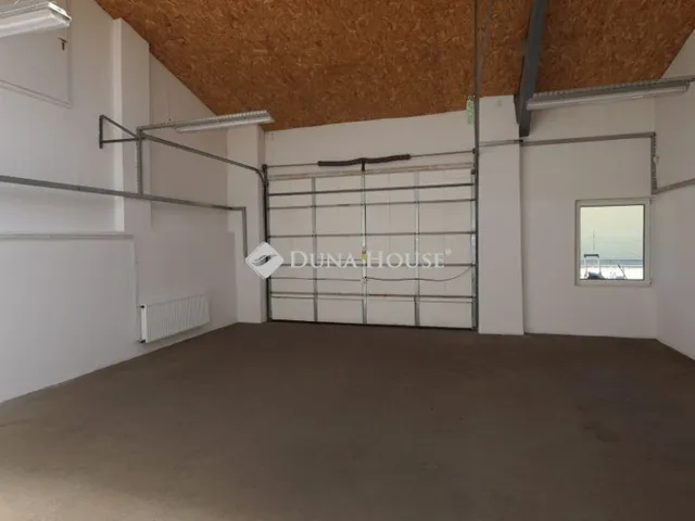 Kiadó kereskedelmi és ipari ingatlan Zalaegerszeg, Belváros 447 nm