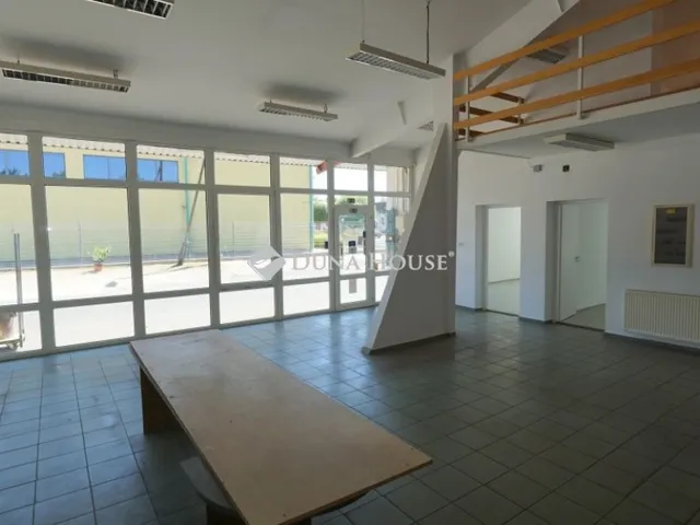 Kiadó kereskedelmi és ipari ingatlan Zalaegerszeg, Belváros 447 nm