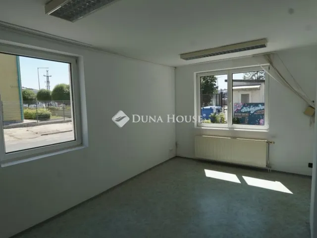 Kiadó kereskedelmi és ipari ingatlan Zalaegerszeg, Belváros 447 nm