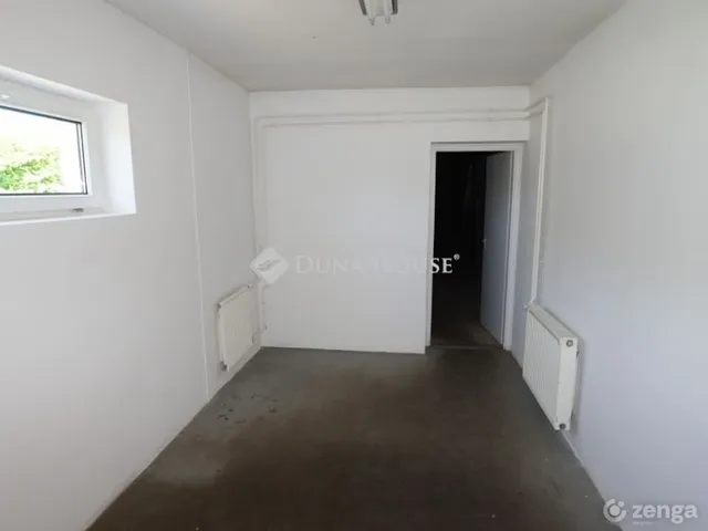 Kiadó kereskedelmi és ipari ingatlan Zalaegerszeg, Belváros 447 nm