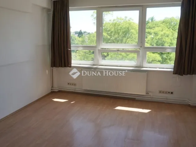 Eladó kereskedelmi és ipari ingatlan Zalaegerszeg, Belváros 200 nm
