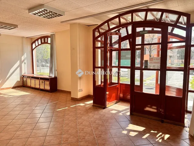 Kiadó kereskedelmi és ipari ingatlan Zalaegerszeg, Belváros 145 nm