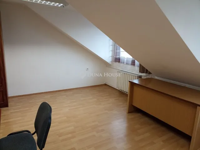 Kiadó kereskedelmi és ipari ingatlan Zalaegerszeg 22 nm